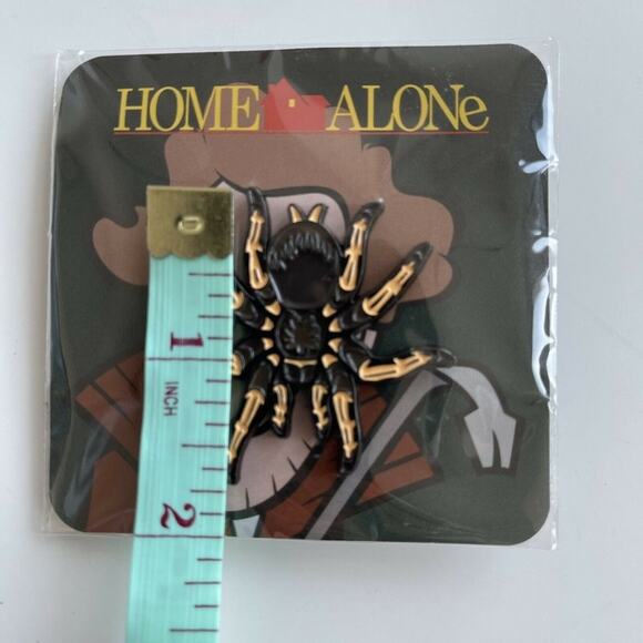 Home Alone Movie Spider Pin Tarantula Loot Crate Exclusive NEW 2021 LootCrate - Picture 6 of 6